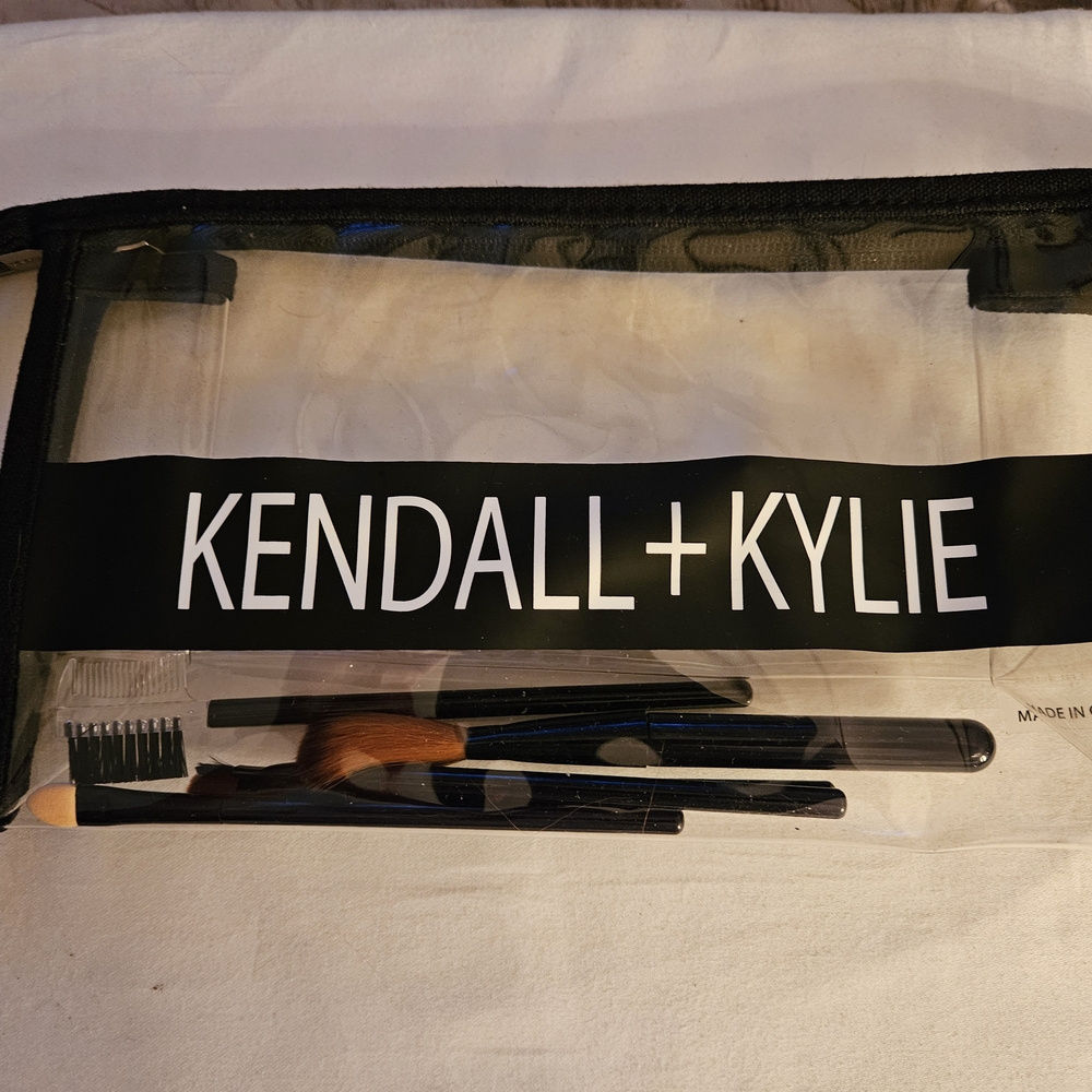 Kendall + Kylie Makeup Bag W 5 Pcs Make Up Brush Set